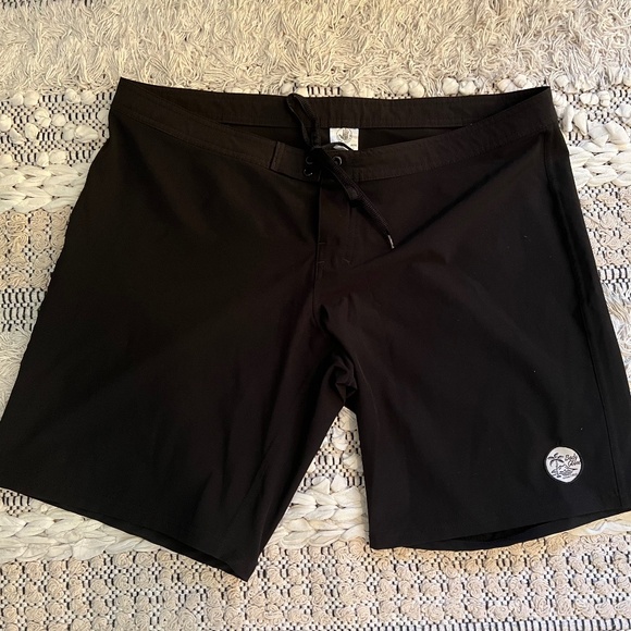 Body Glove Vapor Black Board Shorts Swim Trunks Size XL Surf Like New - Picture 1 of 12